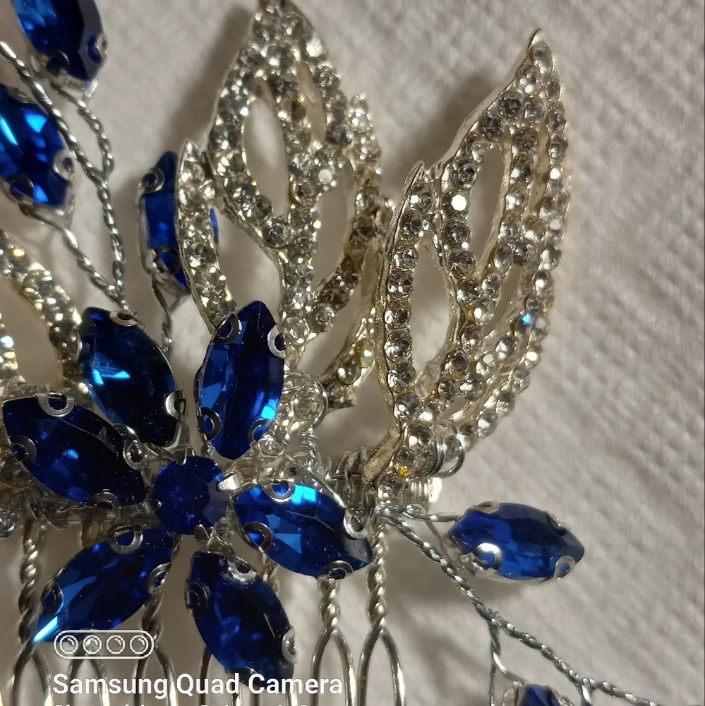 Beautiful Blue Hair Comb - Picture 8 of 16